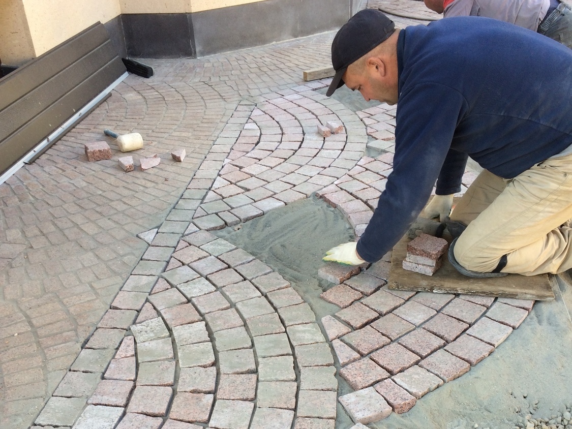 ДОРОЖКИ ИЗ ГРАНИТНОЙ БРУСЧАТКИ